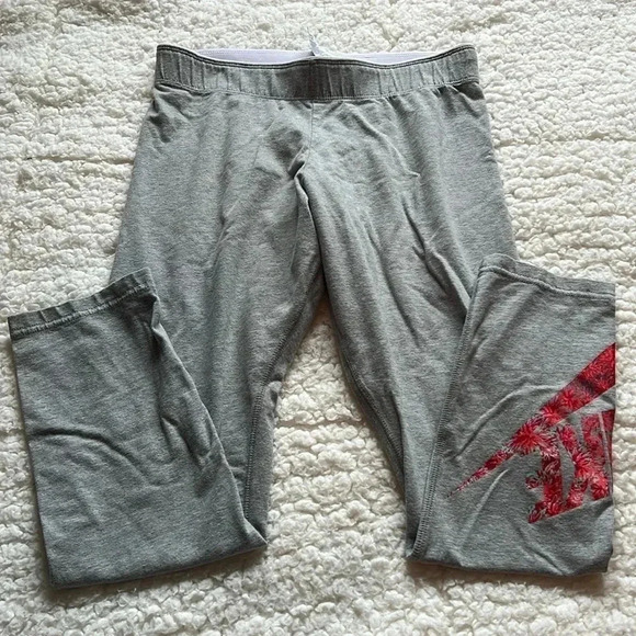 Nike Cropped Leggings - Picture 1 of 4